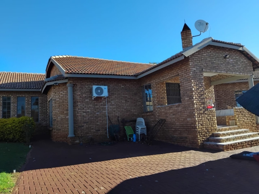 4 Bedroom Property for Sale in Safari Gardens North West